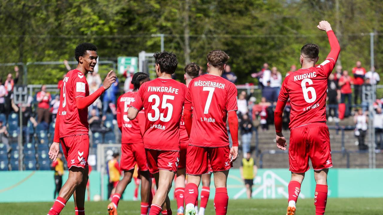 Damion Downs, Max Finkgräfe, Meiko Wäschenbach und Emin Kujovic jubeln