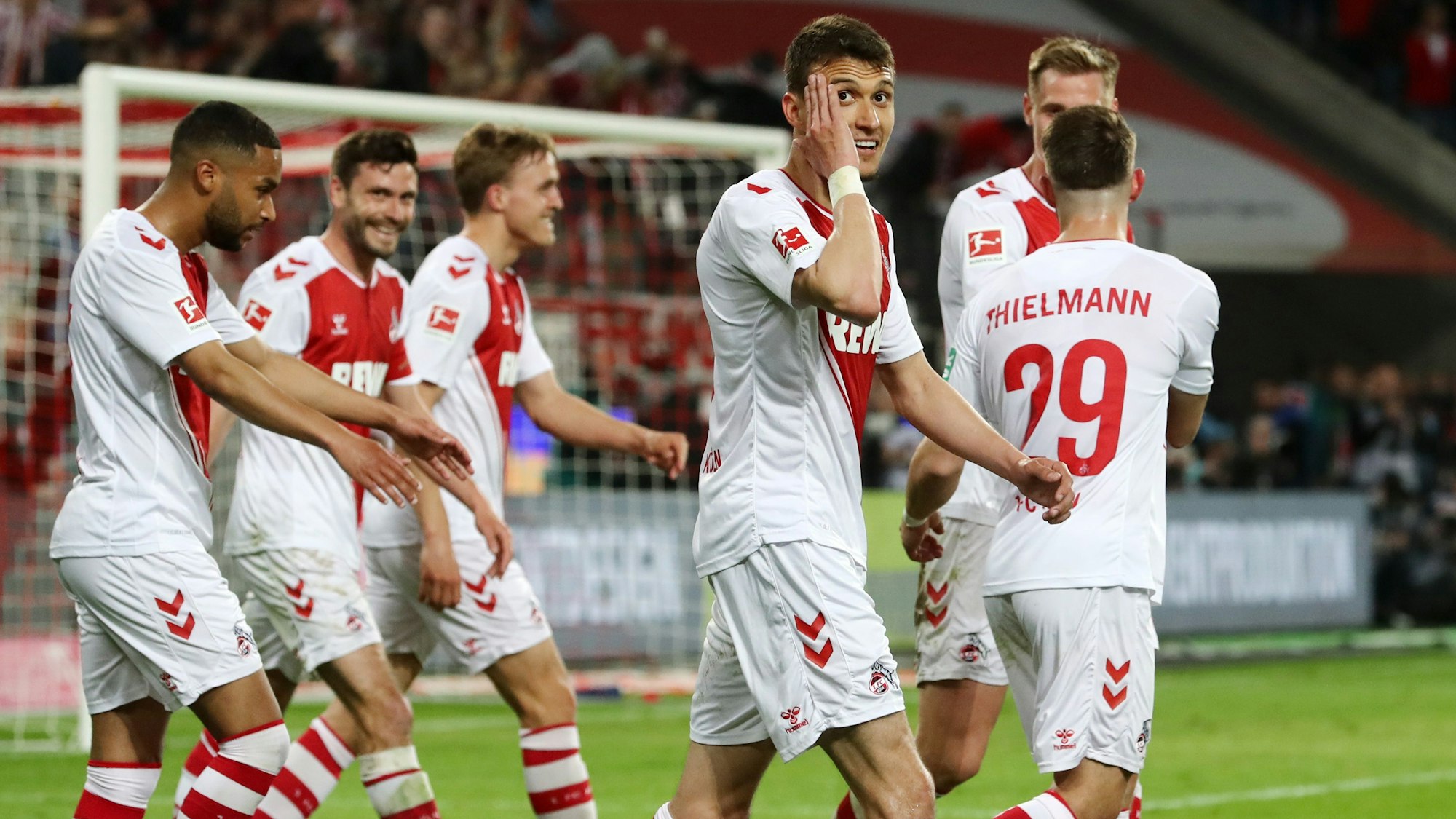 Dejan Ljubicic jubelt mit dem 1. FC Köln gegen Hertha BSC.