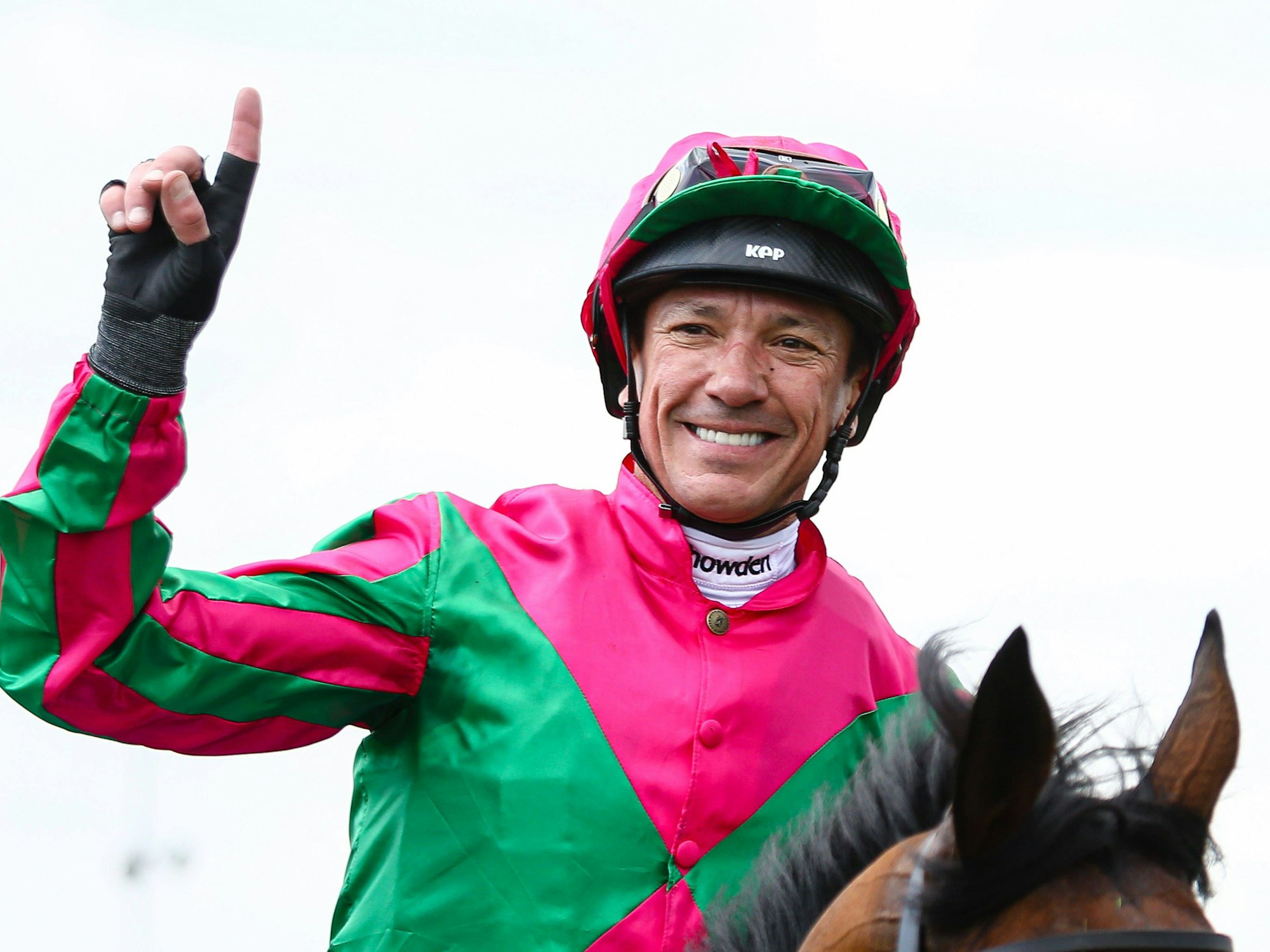 Jockey Frankie Dettori jubelt.
