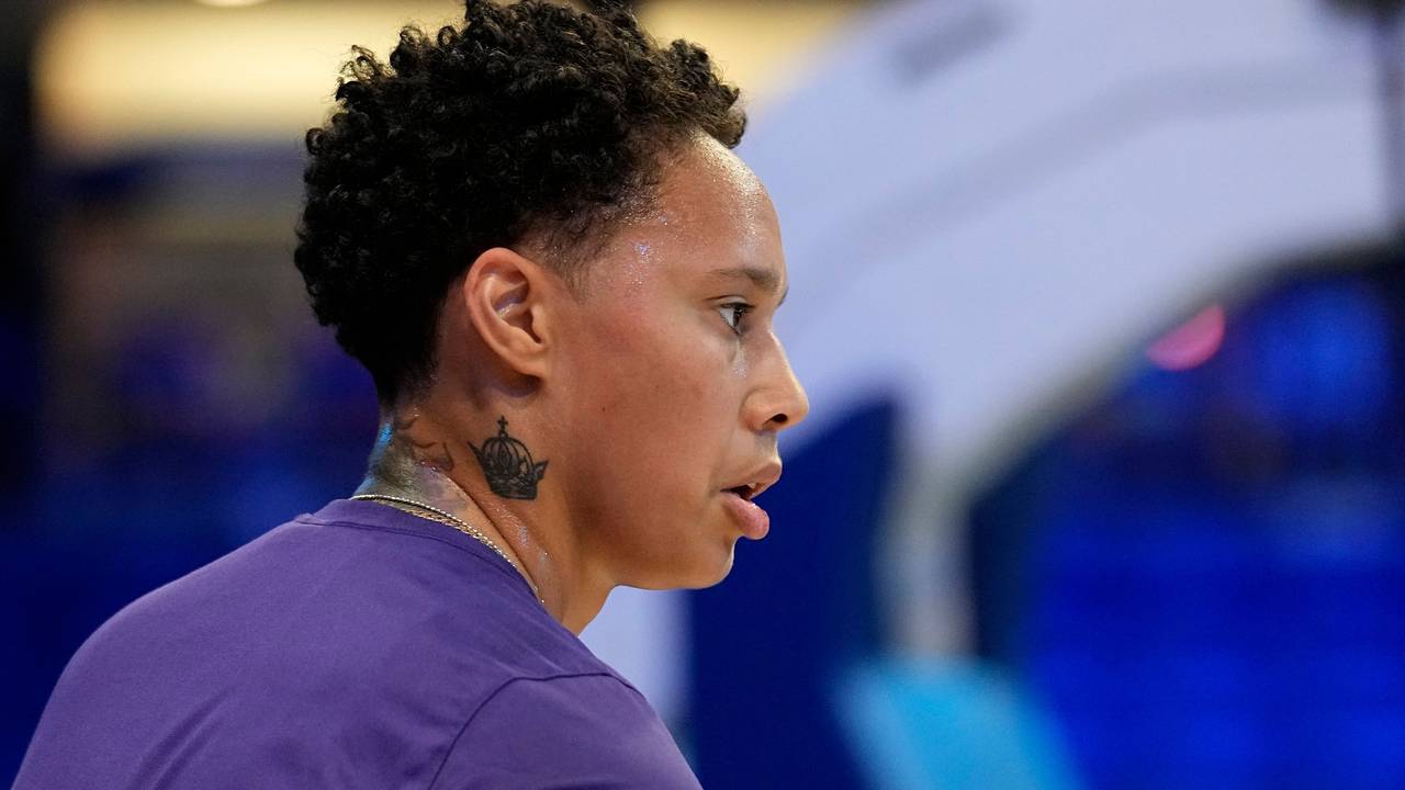 Brittney Griner vor einem Basketball-Spiel.