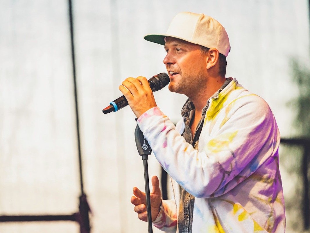 Der deutsche Musiker Alex Engel bei einem Auftritt.