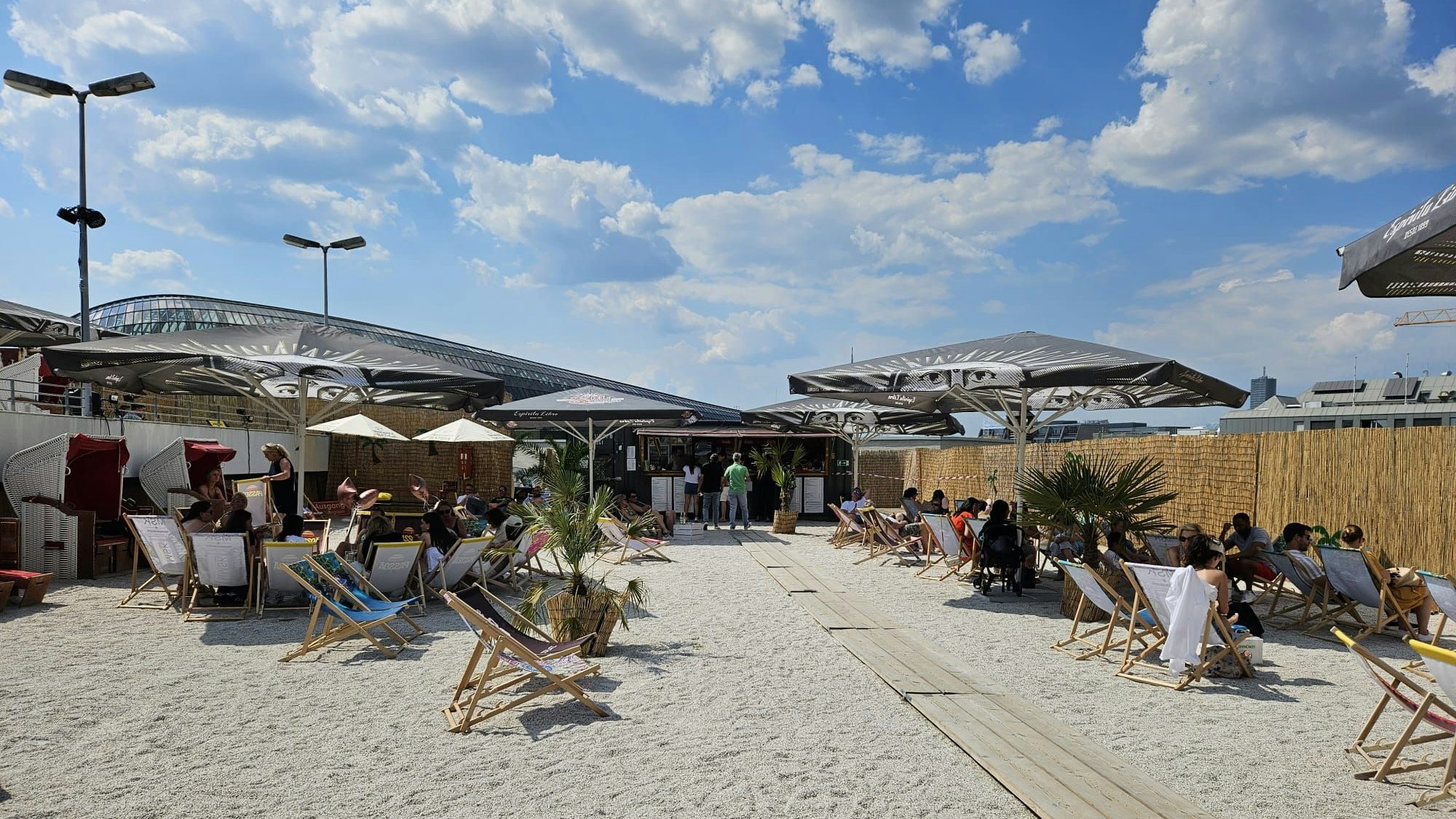 Die „SonnenscheinEtage“ in der Kölner Innenstadt bei gutem Wetter.