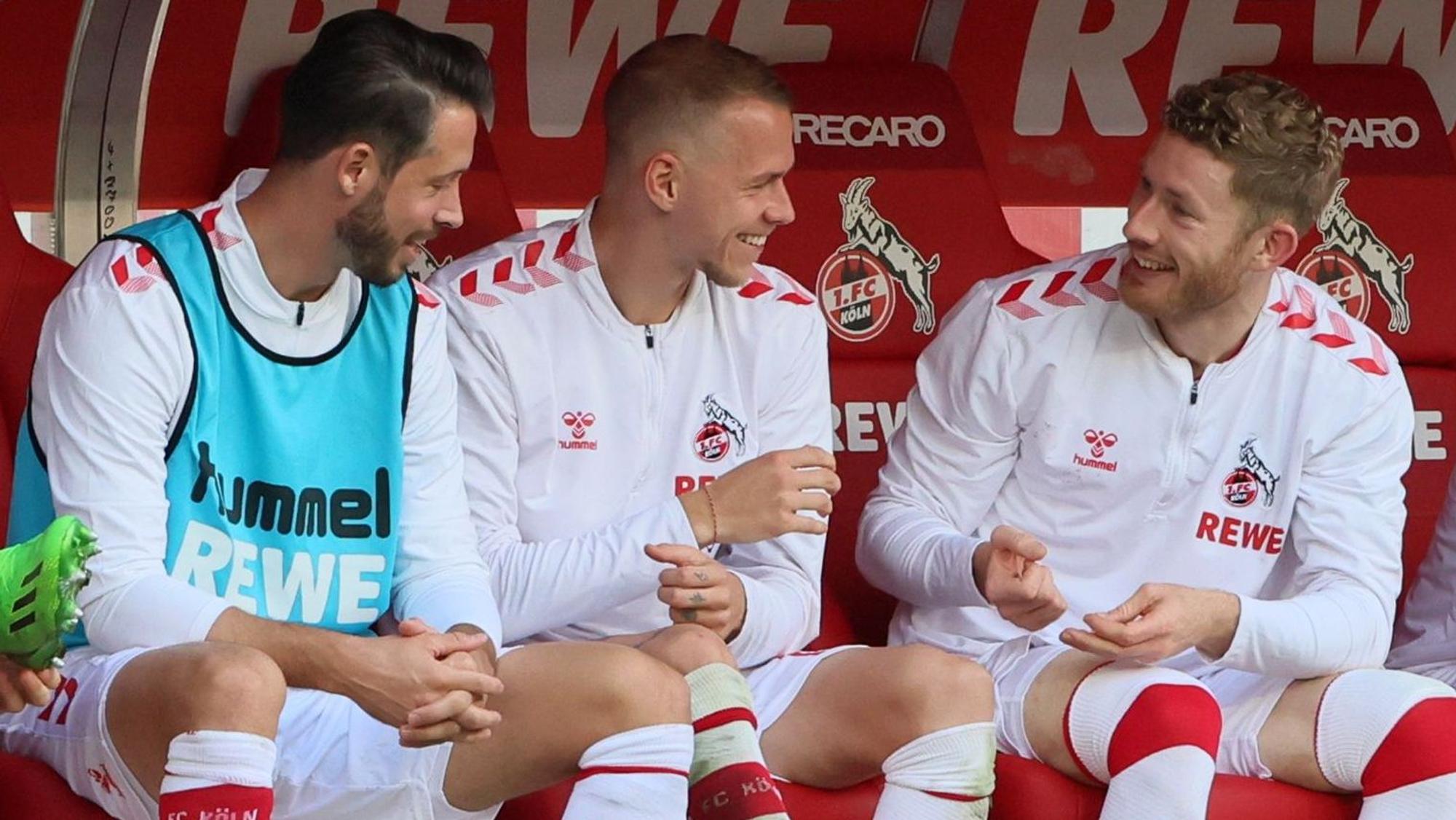 1.FC Köln vs. Borussia Dortmund, 8. Spieltag, 01.10.2022, 15.30 Uhr, von links: Mark Uth, Ondrej Duda, Florian Kainz (1. FC Köln), Bild: Herbert Bucco