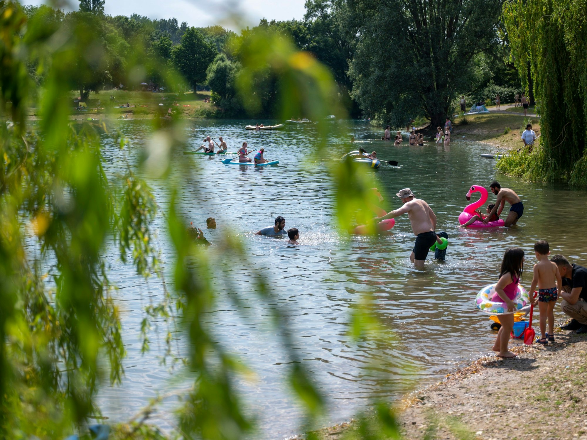 10.06.2023, Köln: Das Baden ist im Fühlinger See verboten. Foto: Uwe Weiser