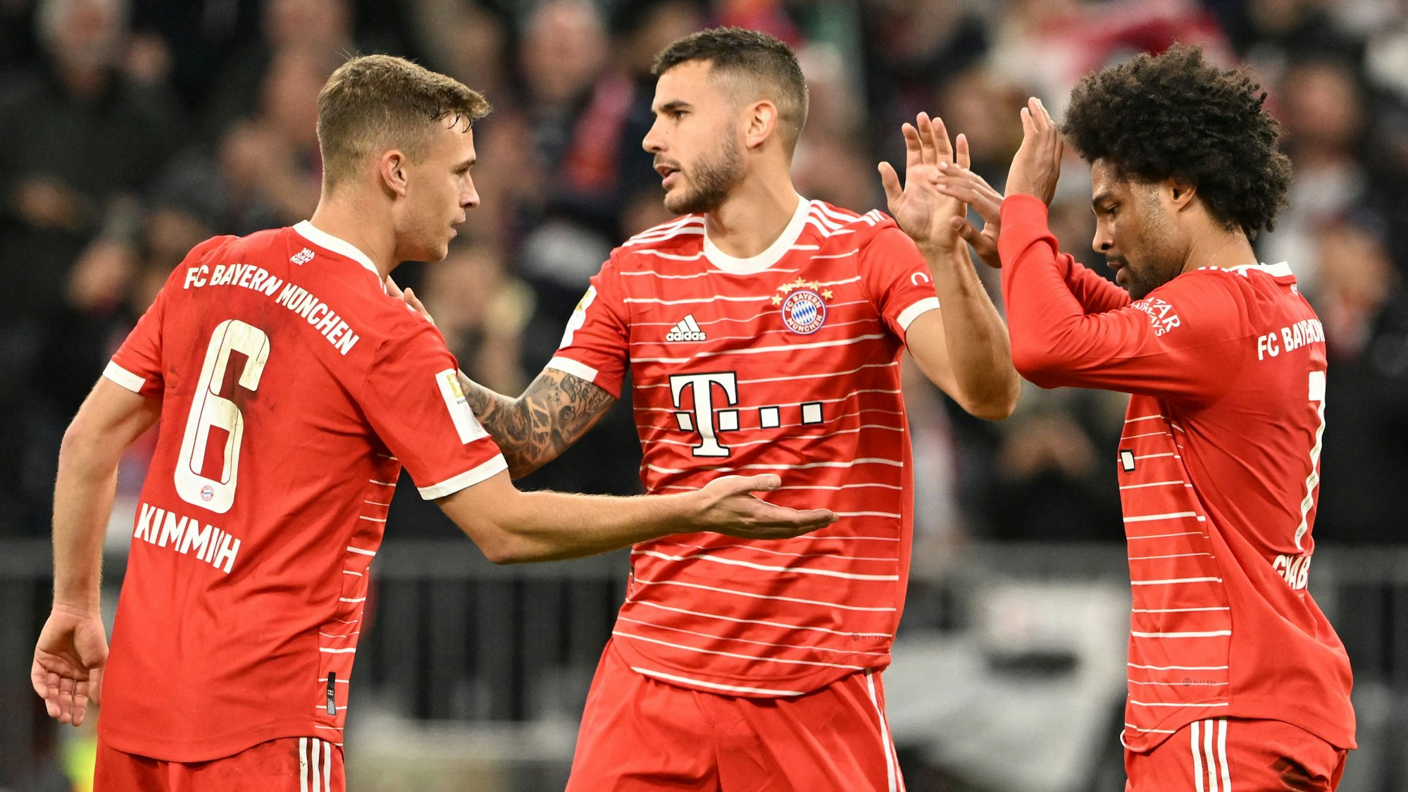 Die Bayern-Stars Joshua Kimmich, Lucas Hernández und Serge Gnabry beim Bundesliga-Spiel gegen Werder Bremen.