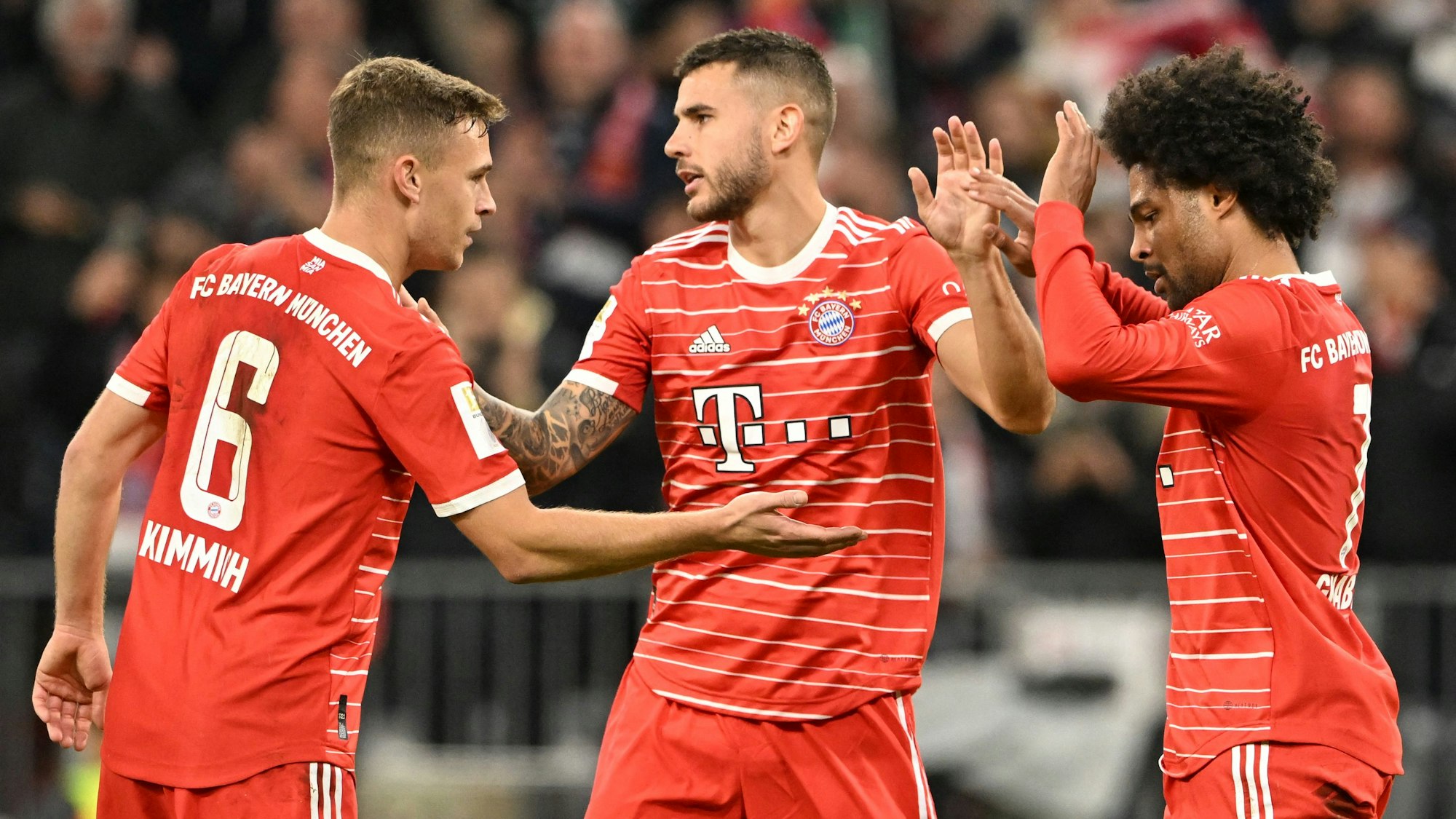 Die Bayern-Stars Joshua Kimmich, Lucas Hernández und Serge Gnabry beim Bundesliga-Spiel gegen Werder Bremen.