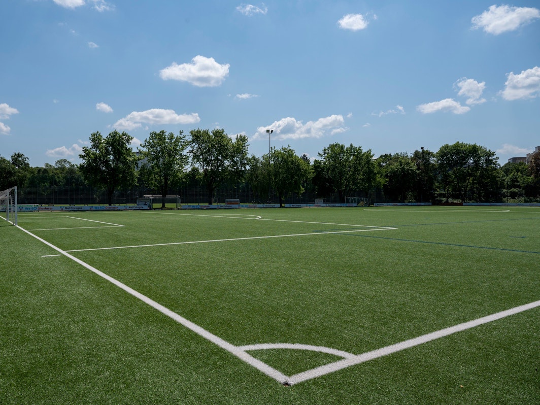 Der Jean-Löring-Sportpark in Zollstock.