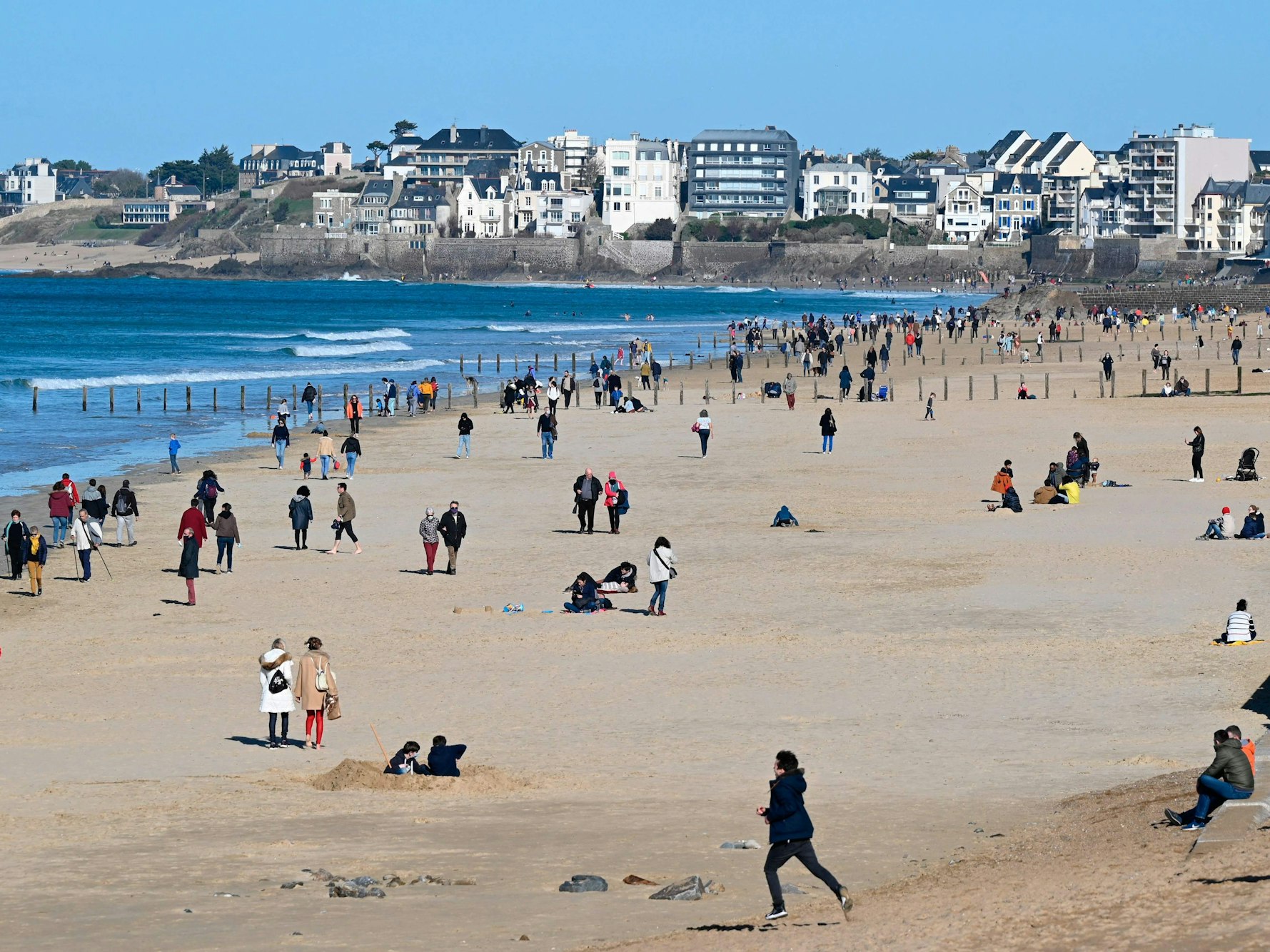 Ein Strand an der französischen Atlantikküste in der Bretagne (Symbolfoto).
