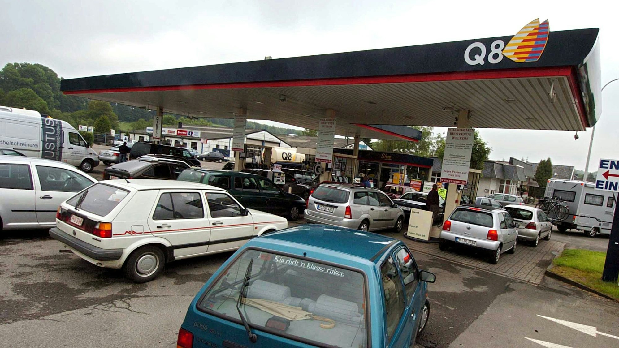 Ein ukrainischer Geflüchteter gewann mit einem Rubbellos von der Tankstelle eine halbe Million Euro. Unser Archivb