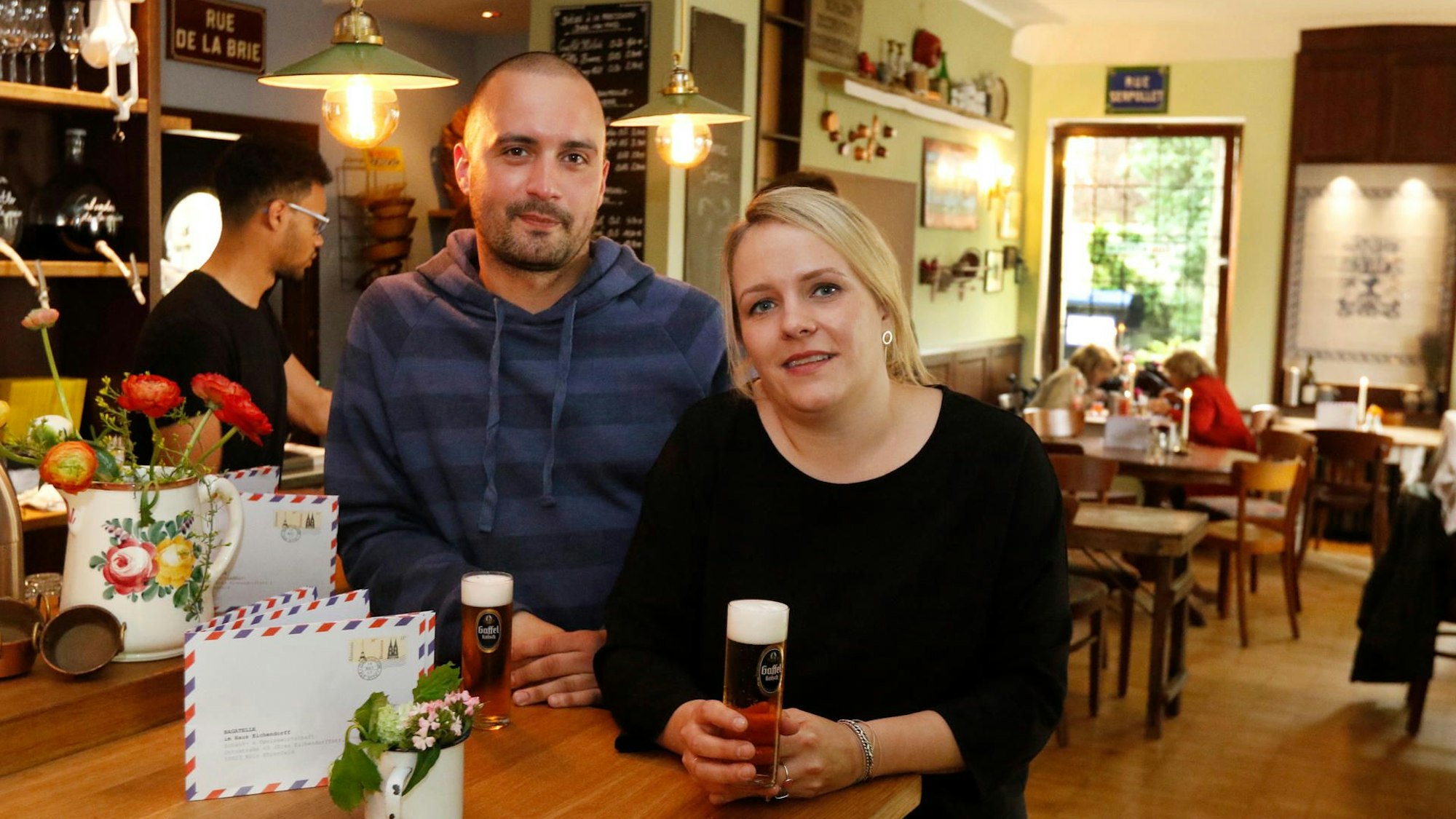 Raja und Daniel Rabe betreiben die Bagatelle in der Kölner Südstadt (Archivfoto)