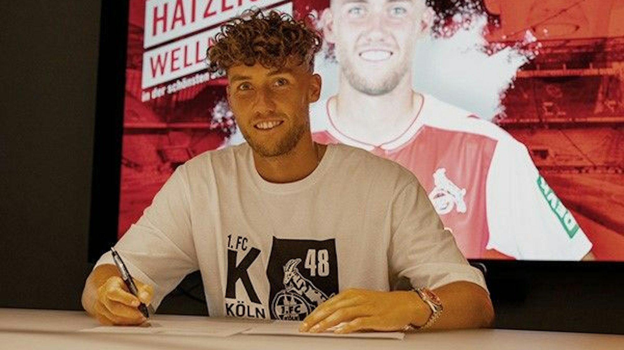 Luca Waldschmidt bei seiner Vorstellung am Geißbockheim.