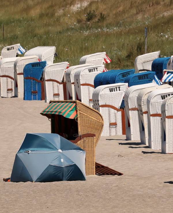 Ein kühler Wind weht am Dienstag am Strand des Ostseebades.