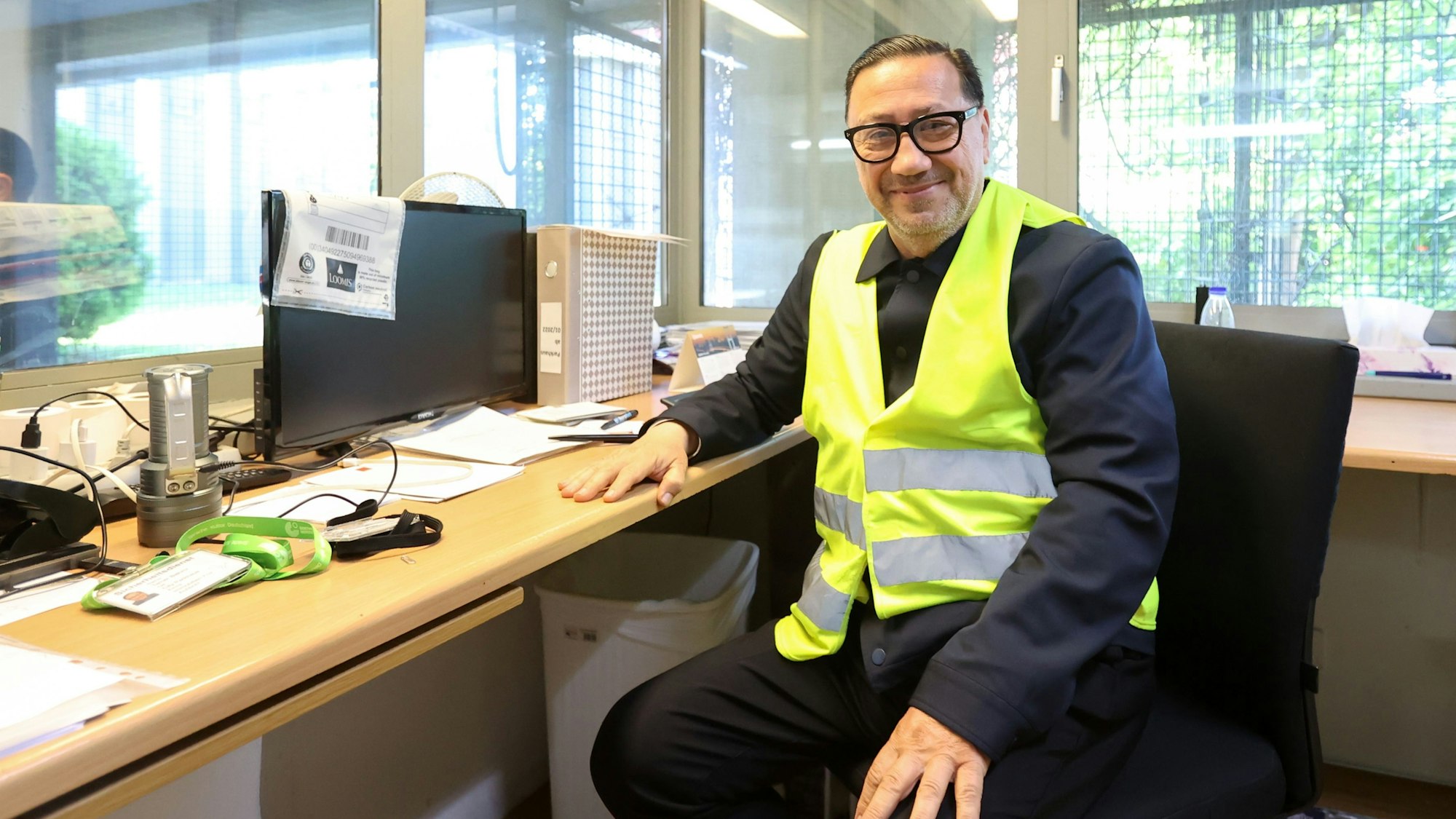 Tamer Bakirci ist der Sicherheitsbeauftragte eines Kölner Parkhauses.