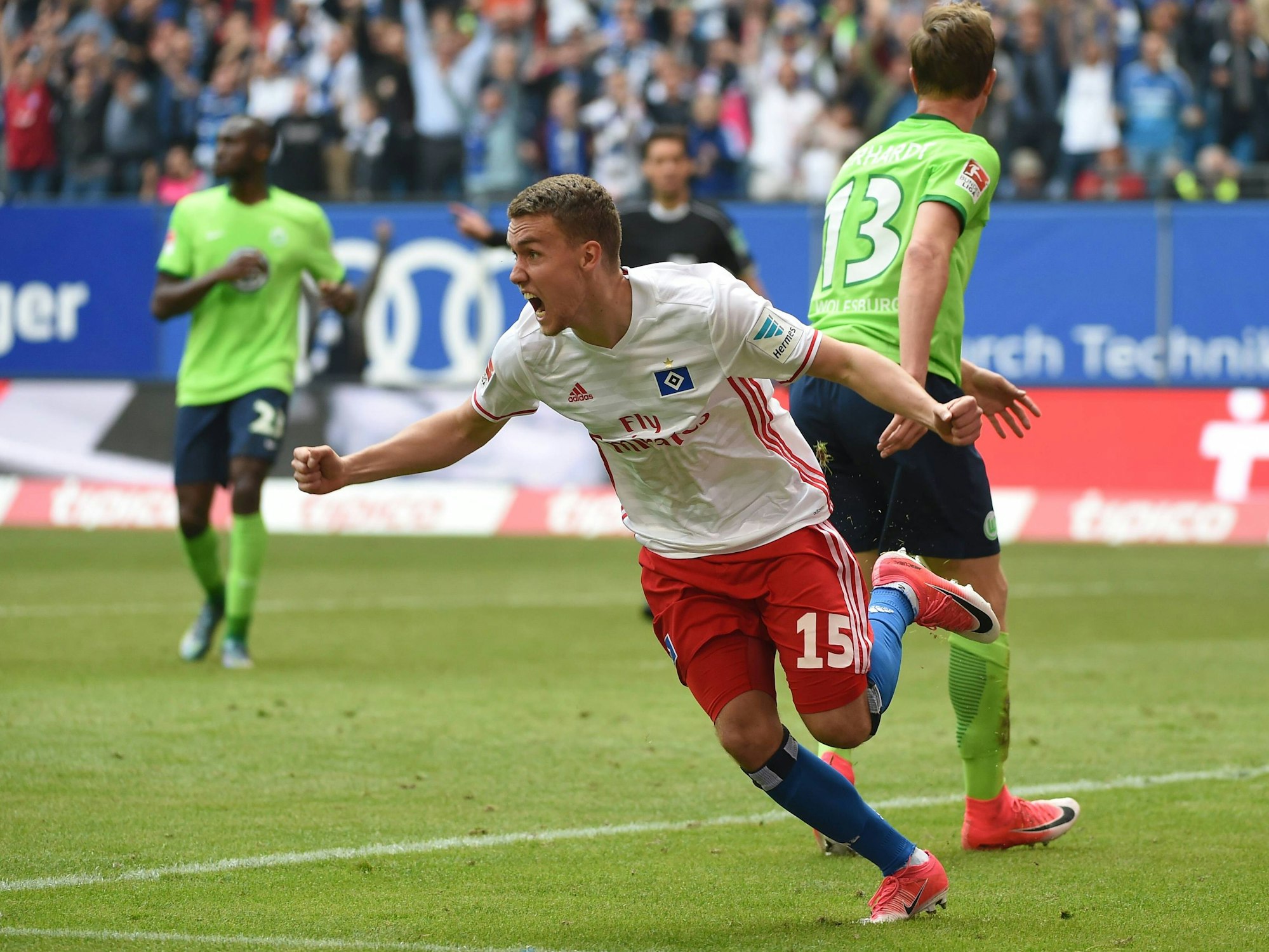 Luca Waldschmidt jubelt für den HSV.