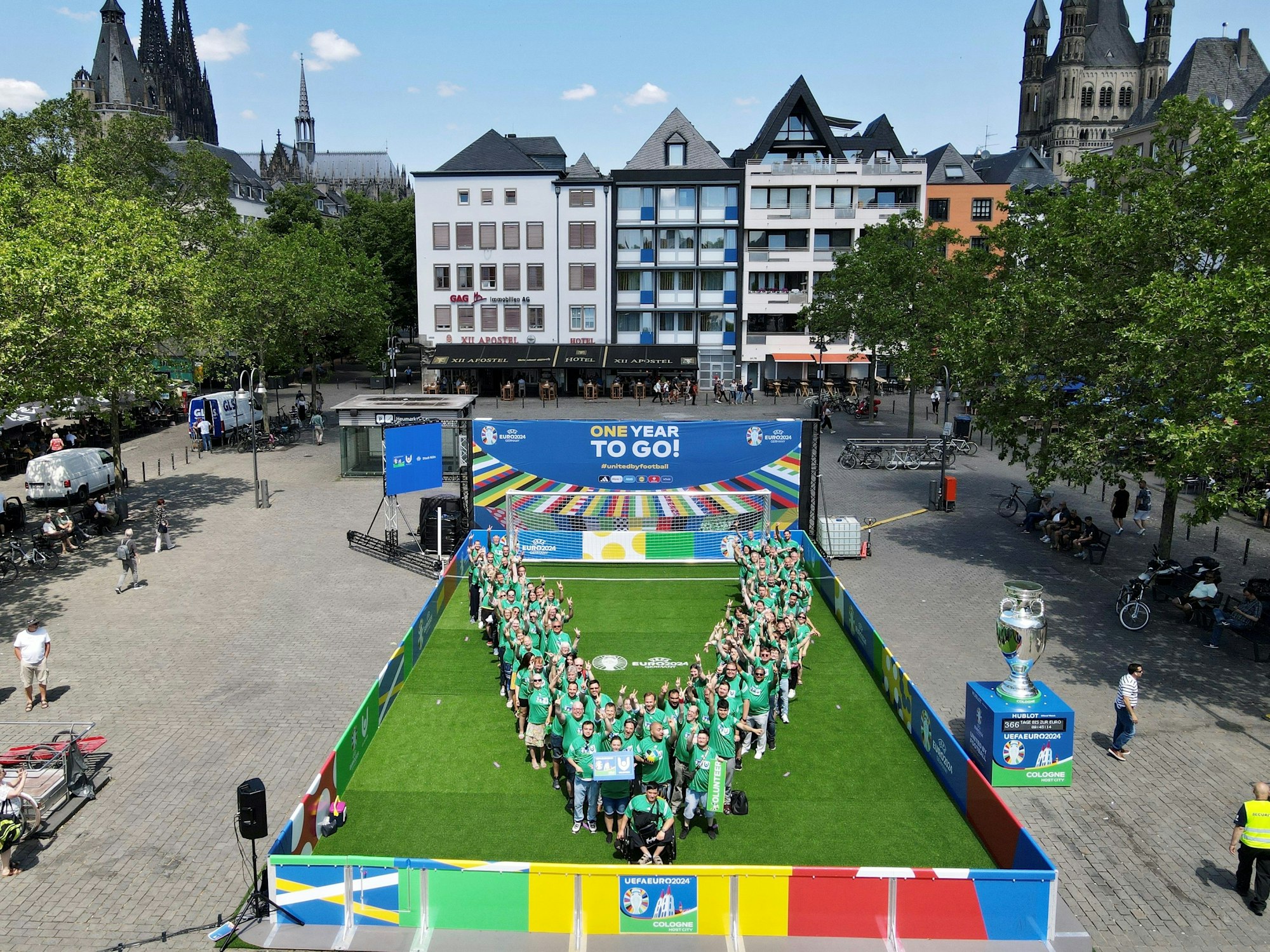 Die bereits 50 vorregistrierten Volunteers formen ein „V“.