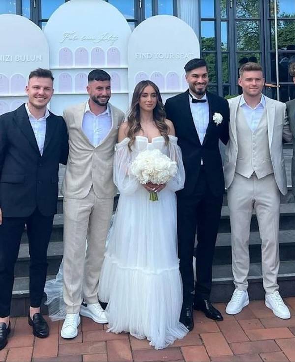 Luca Waldschmidt ist Gast auf der Hochzeit von Suat Serdar.