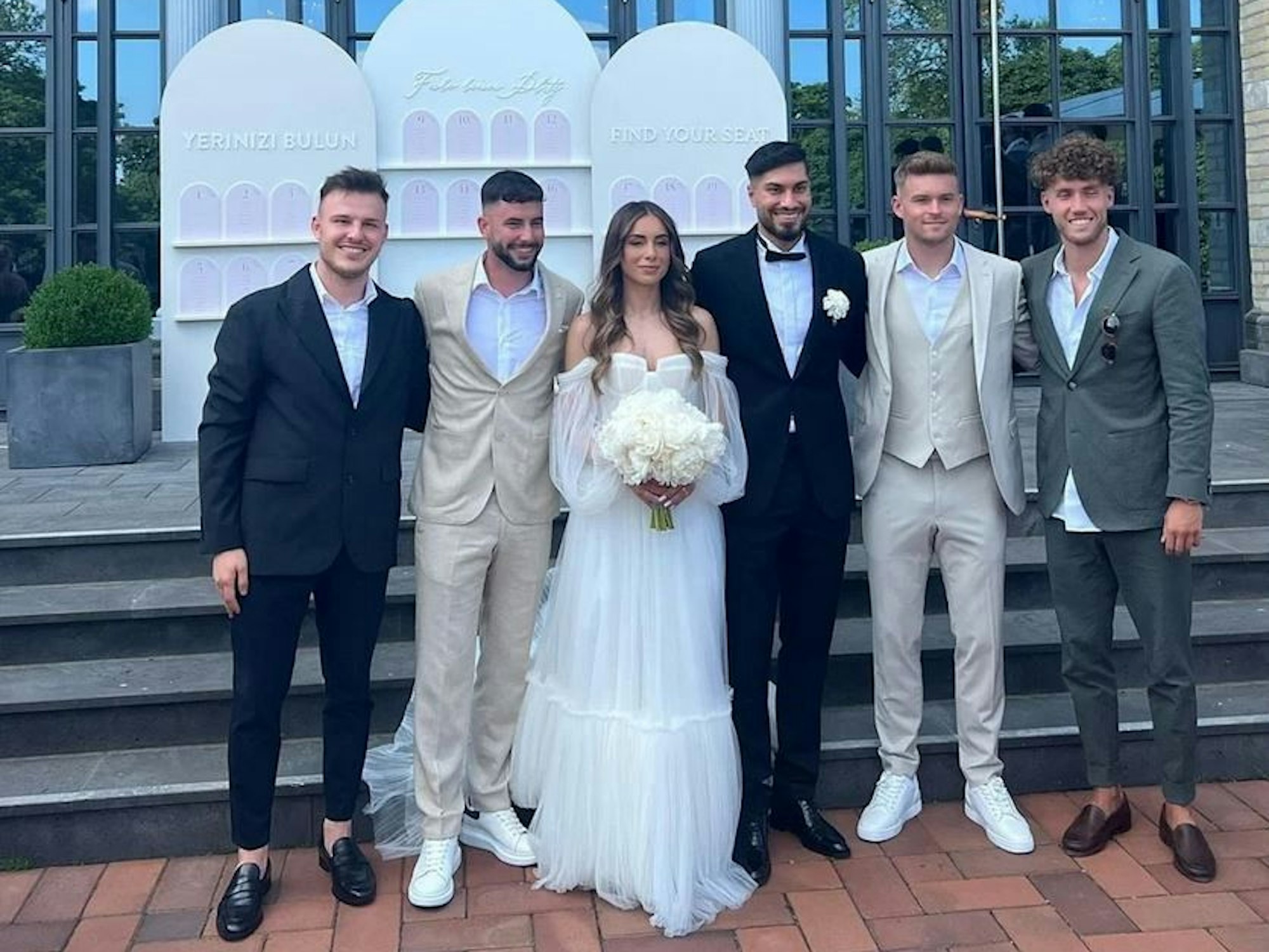 Luca Waldschmidt ist Gast auf der Hochzeit von Suat Serdar.