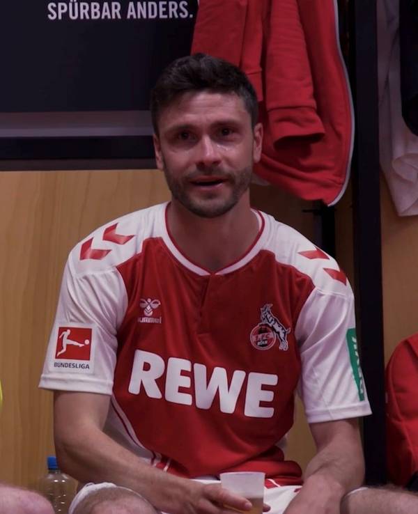Jonas Hector und Timo Horn sitzen in der Kabine.