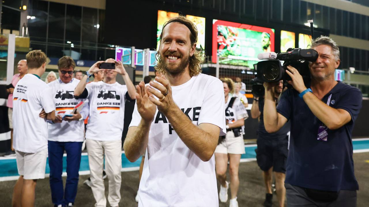 Ex-Formel-1-Pilot Sebastian Vettel klatscht in die Hände.