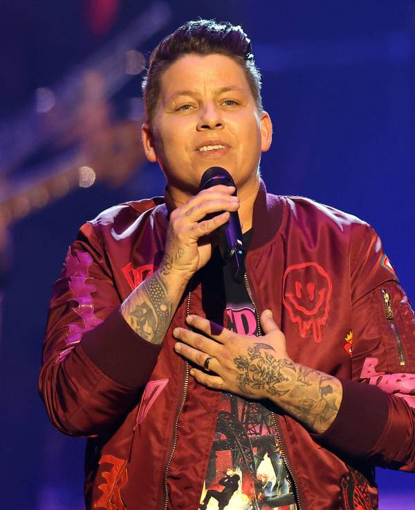Kerstin Ott singt in einer TV-Show.