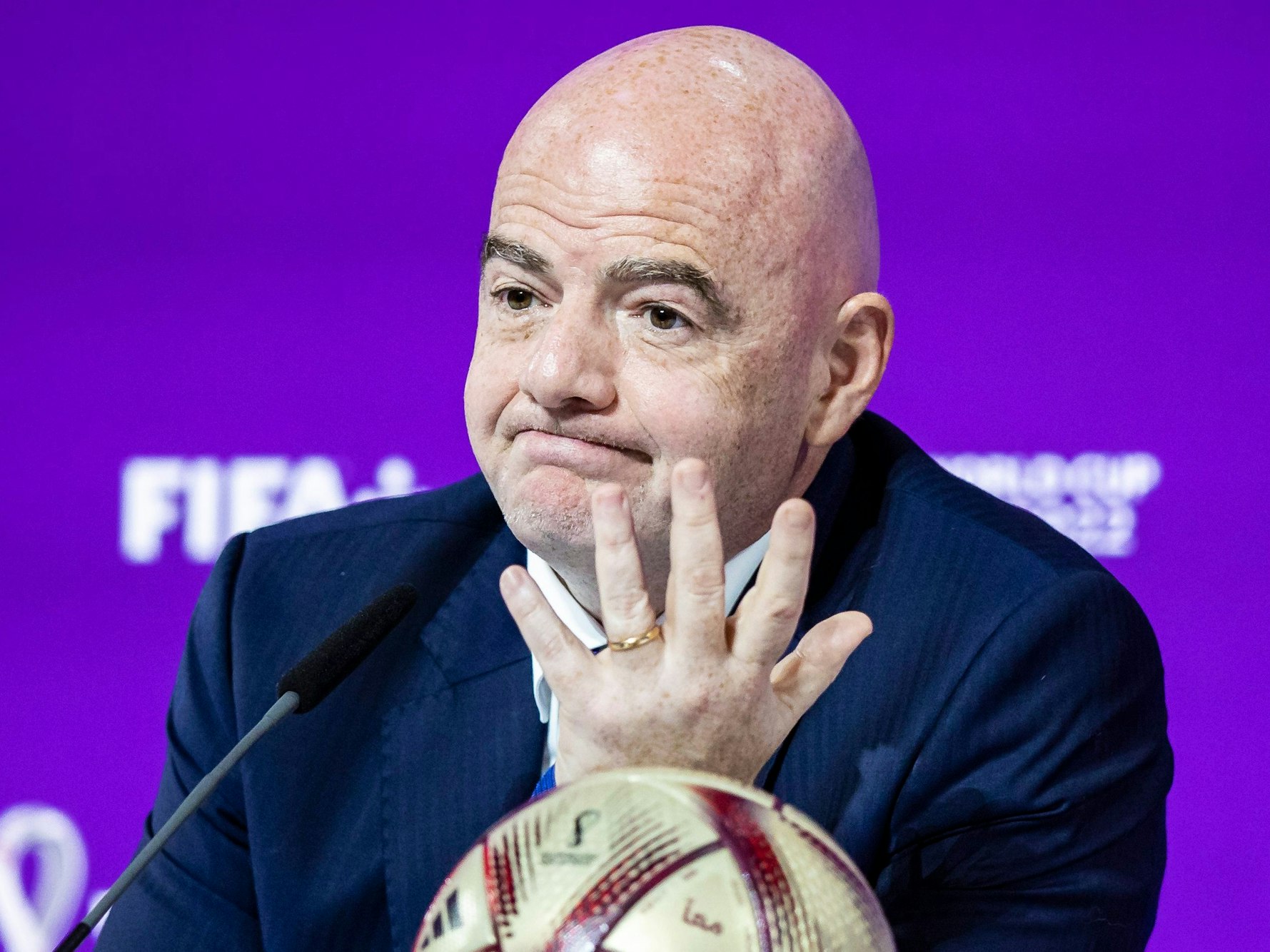 Fifa-Präsident Gianni Infantino spricht auf einer Pressekonferenz.
