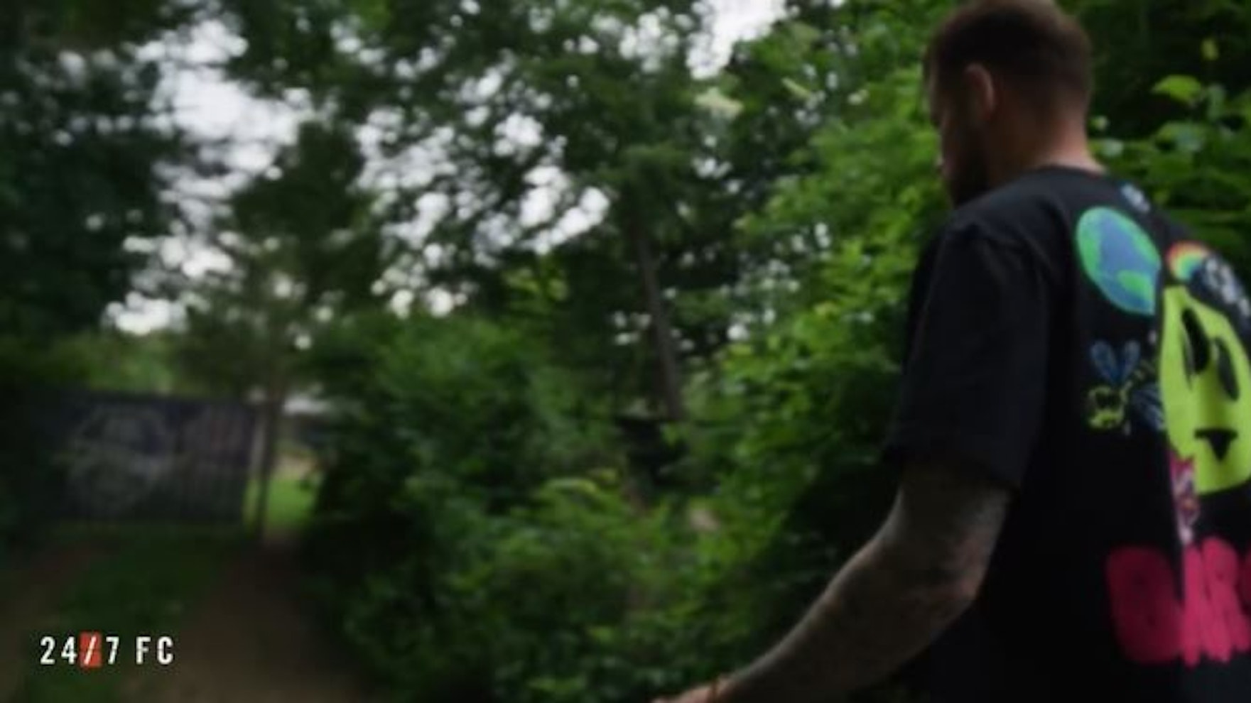 Timo Horn in der neuen Folge der FC Doku 24/7 FC auf dem Geländes SC Rondorf.