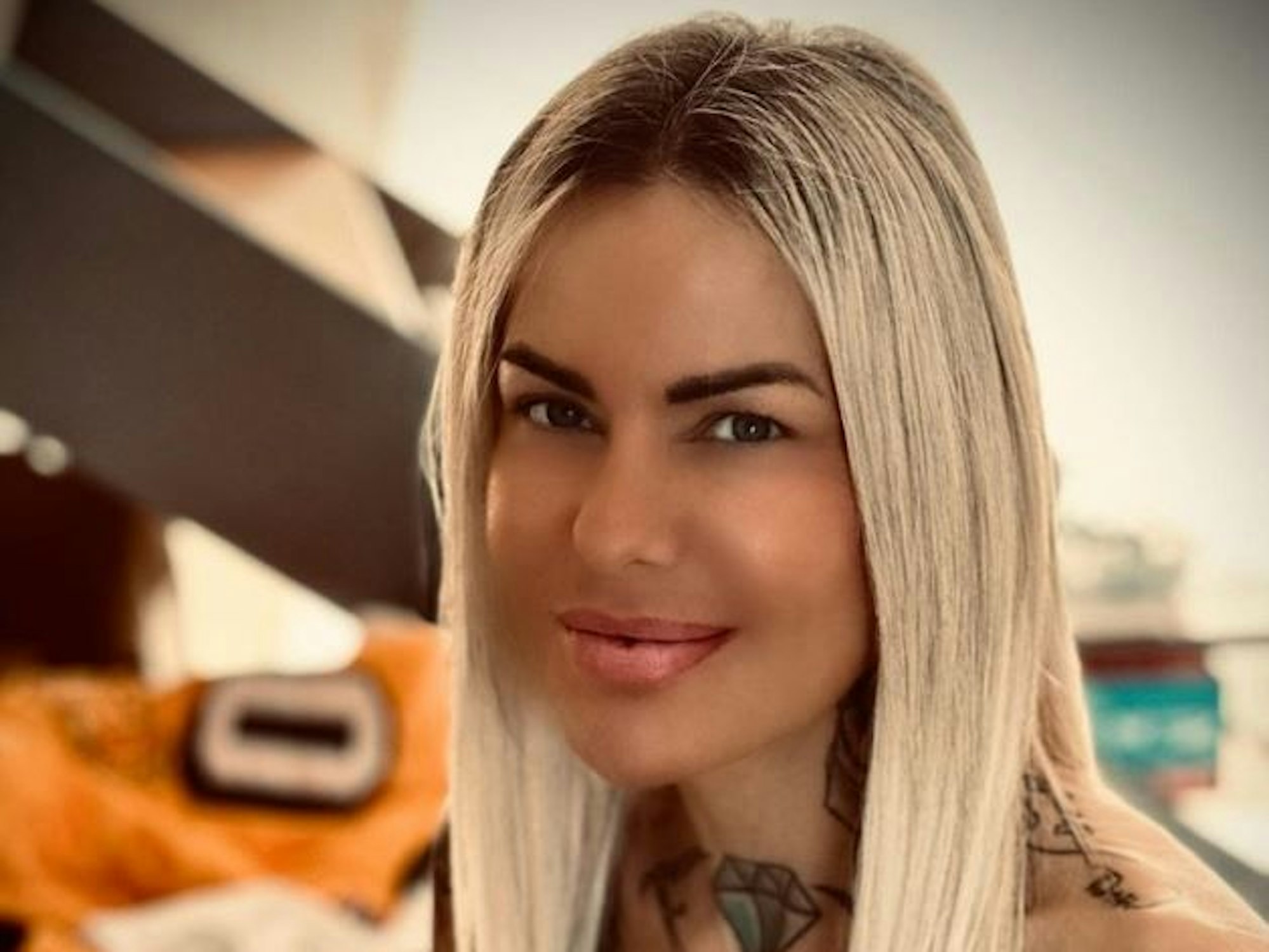 Das Selfie zeigt die Geschäftsfrau Desiree Hansen (auch bekannt Miss Sugar). Desiree Hansen hat das Selfie am 28. April 2023 bei Instagram veröffentlicht. Quelle: Instagram / miss.sugar.of