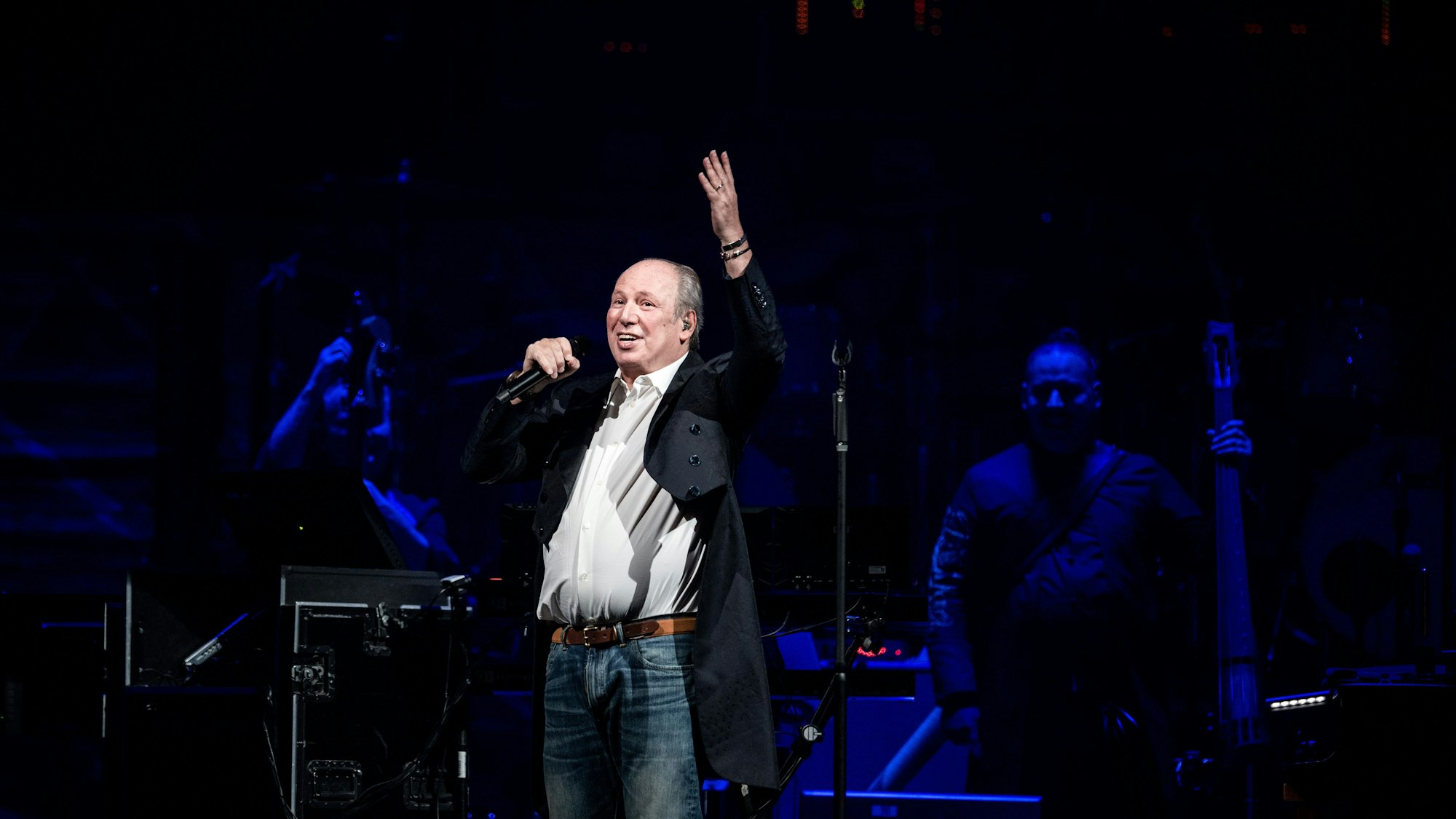 Hans Zimmer hat während seiner Show in London für riesigen Jubel gesorgt. Unser Foto zeigt den Filmkomponisten im April 2023 bei seinem Konzert in Oberhausen.