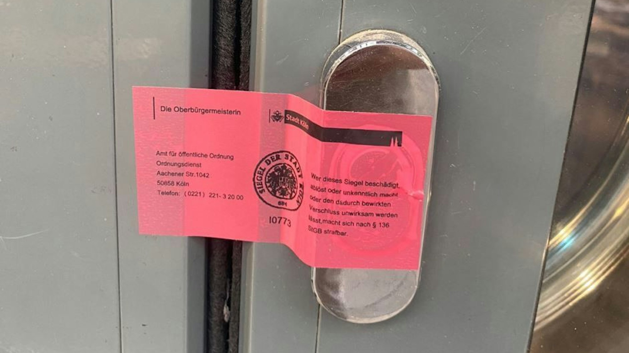 Die Kölner Bar Chilli Vanilli auf dem Hohenzollernring wurde vom Bauaufsichtsamt der Stadt Köln geschlossen und versiegelt.