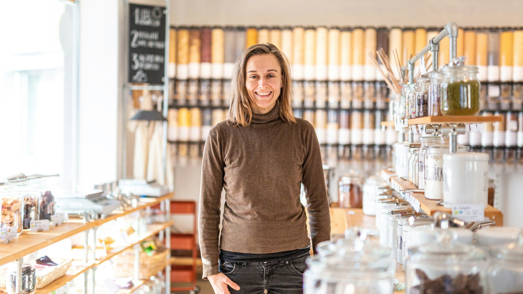 Köln: Olga Witt steht in ihrem Laden Tante Olga. Eine Filiale gibt sie nun auf.