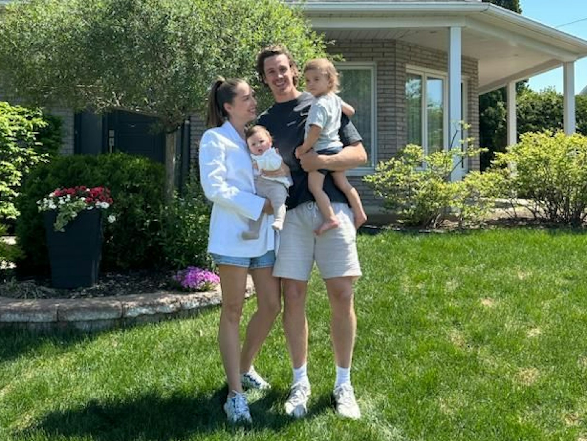 Kölner Haie: Stürmer Louis-Marc Aubry genießt den Sommer 2023 mit Familie in Kanada