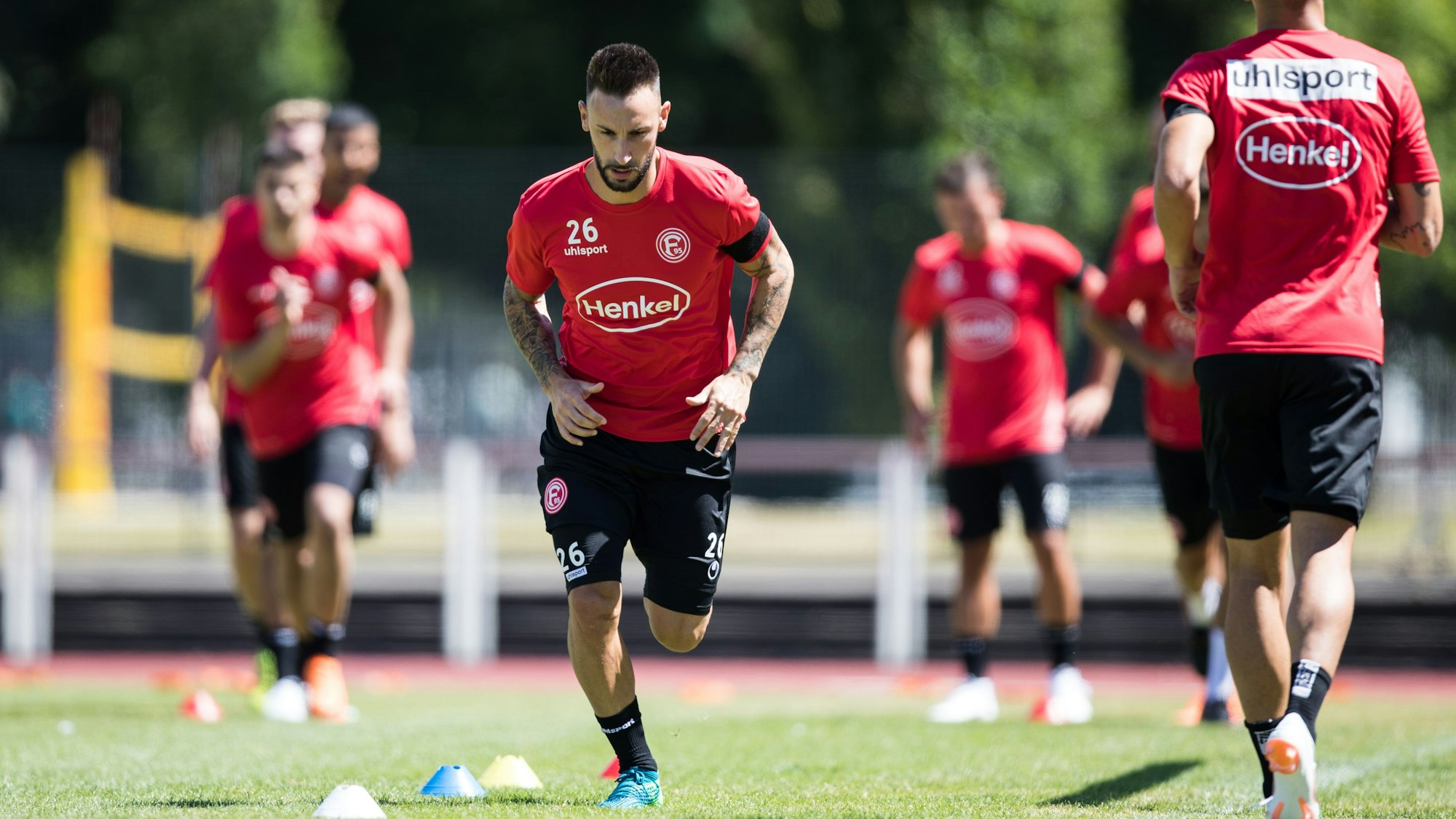 Diego Contento bei einer Laufeinheit im Training von Fortuna Düsseldorf.