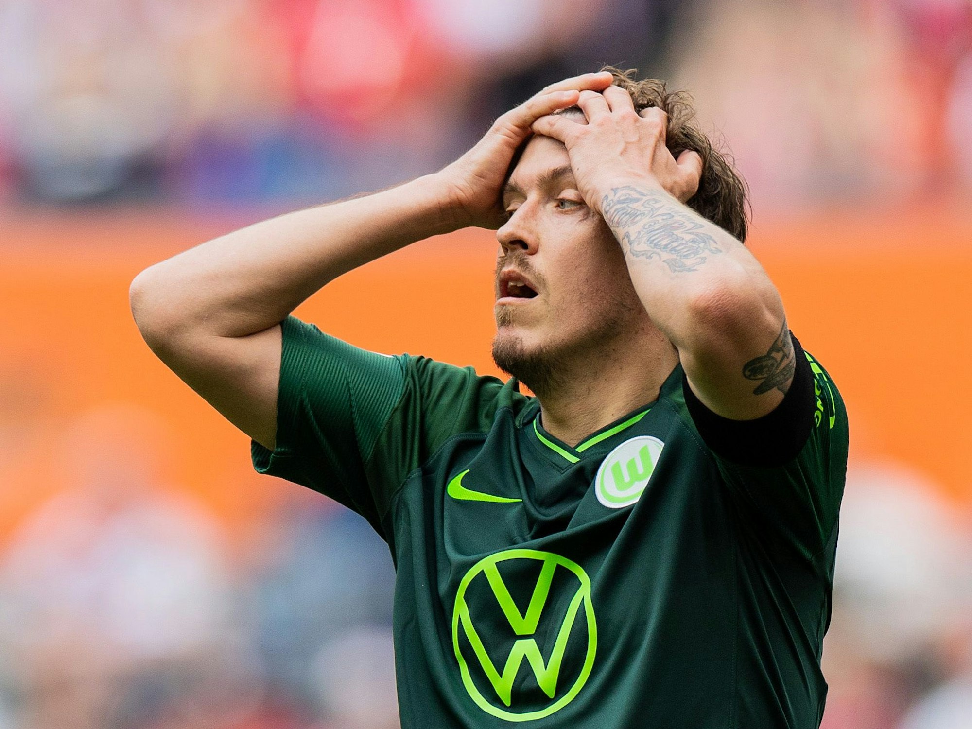 Max Kruse schlägt die Hände über dem Kopf zusammen.