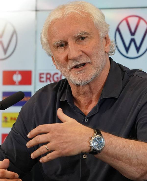 Sportdirektor Rudi Völler bei der Pressekonferenz.