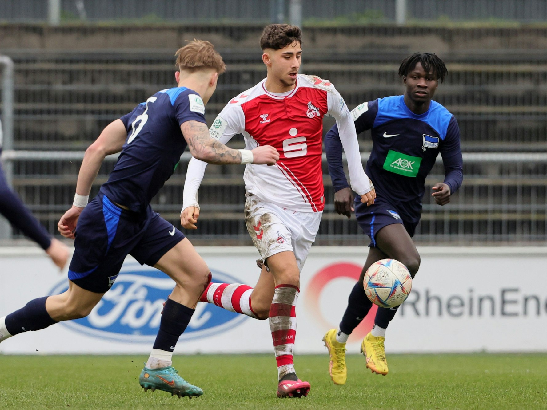 Luan Simnica im DFB-Pokal-Halbfinale gegen Hertha BSC.