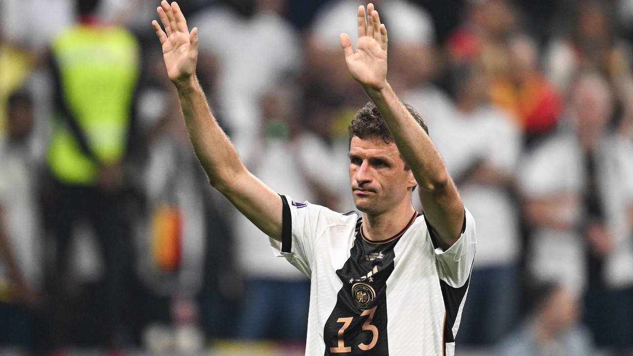 Thomas Müller entschuldigt sich bei den Fans nach dem WM-Aus in Katar.