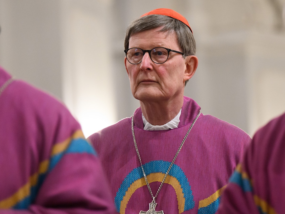 Kardinal Rainer Maria Woelki, Erzbischof von Köln, kommt vor dem Eröffnungsgottesdienst der Frühjahrsvollversammlung der Deutschen Bischofskonferenz in die Hofkirche.