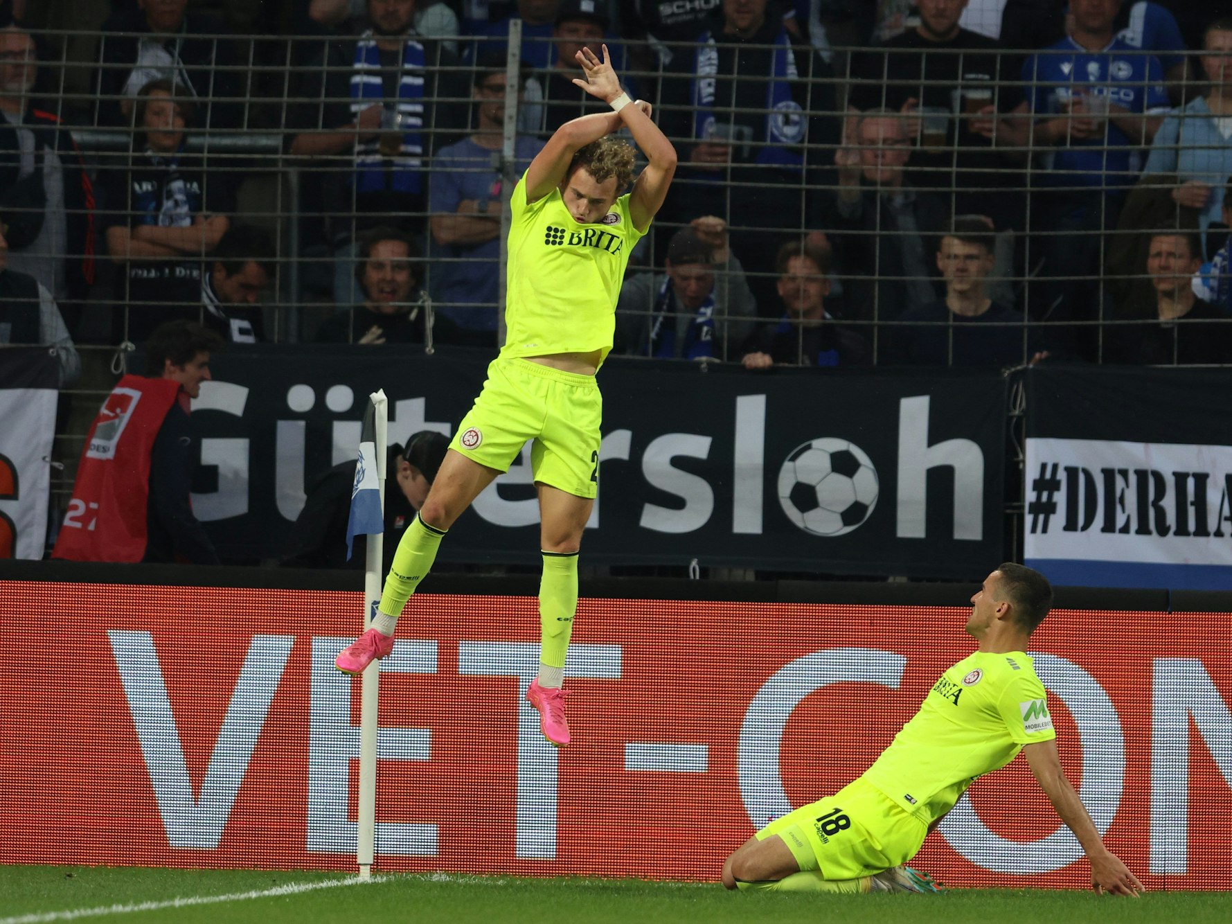 Benedict Hollerbach jubelt wie Cristiano Ronaldo.