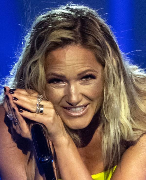 Die deutsche Schlagersängerin Helene Fischer steht in der Fernsehshow «Das große Schlagerjubiläum 2022» auf der Bühne.
