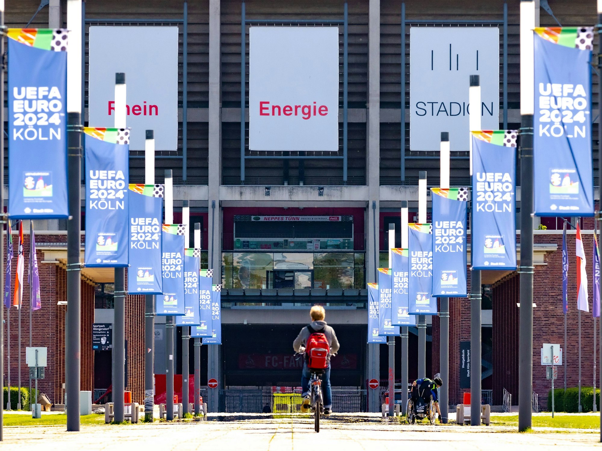 Blick auf das Kölner Stadion in Müngersdorf.