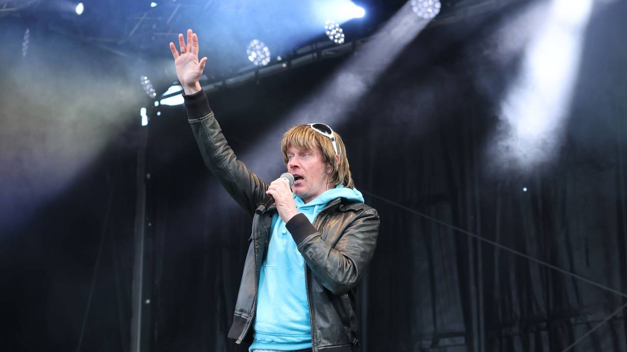 Schlagersänger Mickie Krause singt beim närrischen Altstadtfest auf dem Domplatz in Erfurt.