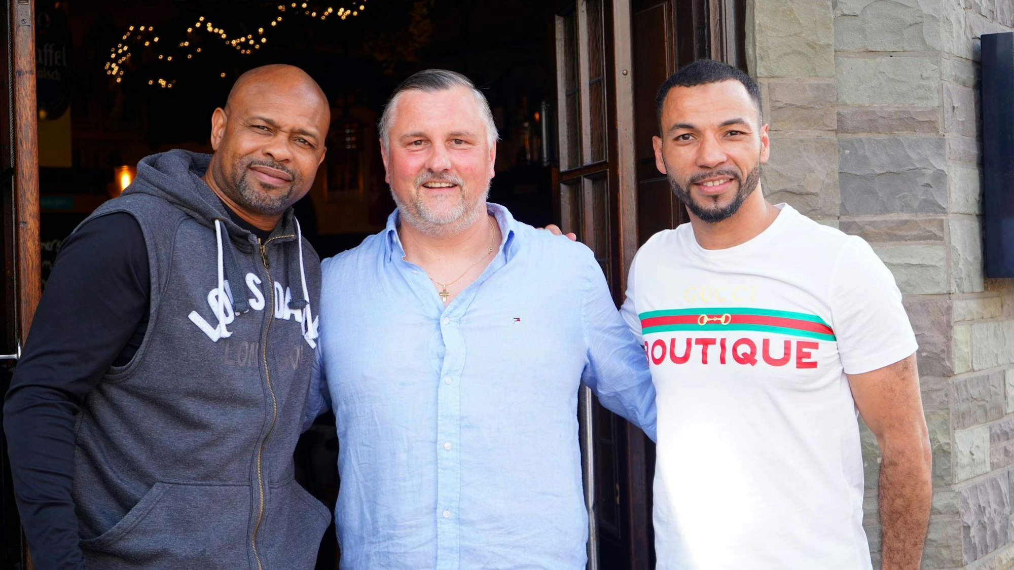 Ex-Profi-Boxer Roy Jones Jr. (l.) ist zu Besuch in Köln.