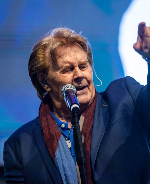 Howard Carpendale tritt im August 2022 bei der Eröffnungsfeier der Cranger Kirmes auf.