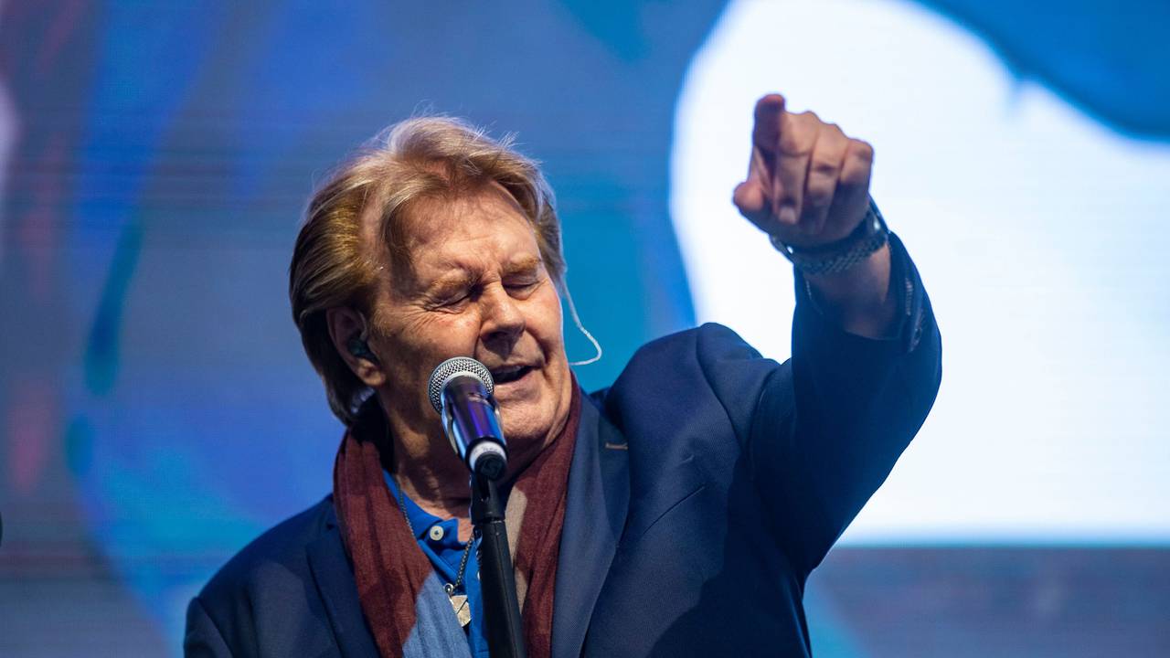 Howard Carpendale tritt im August 2022 bei der Eröffnungsfeier der Cranger Kirmes auf.