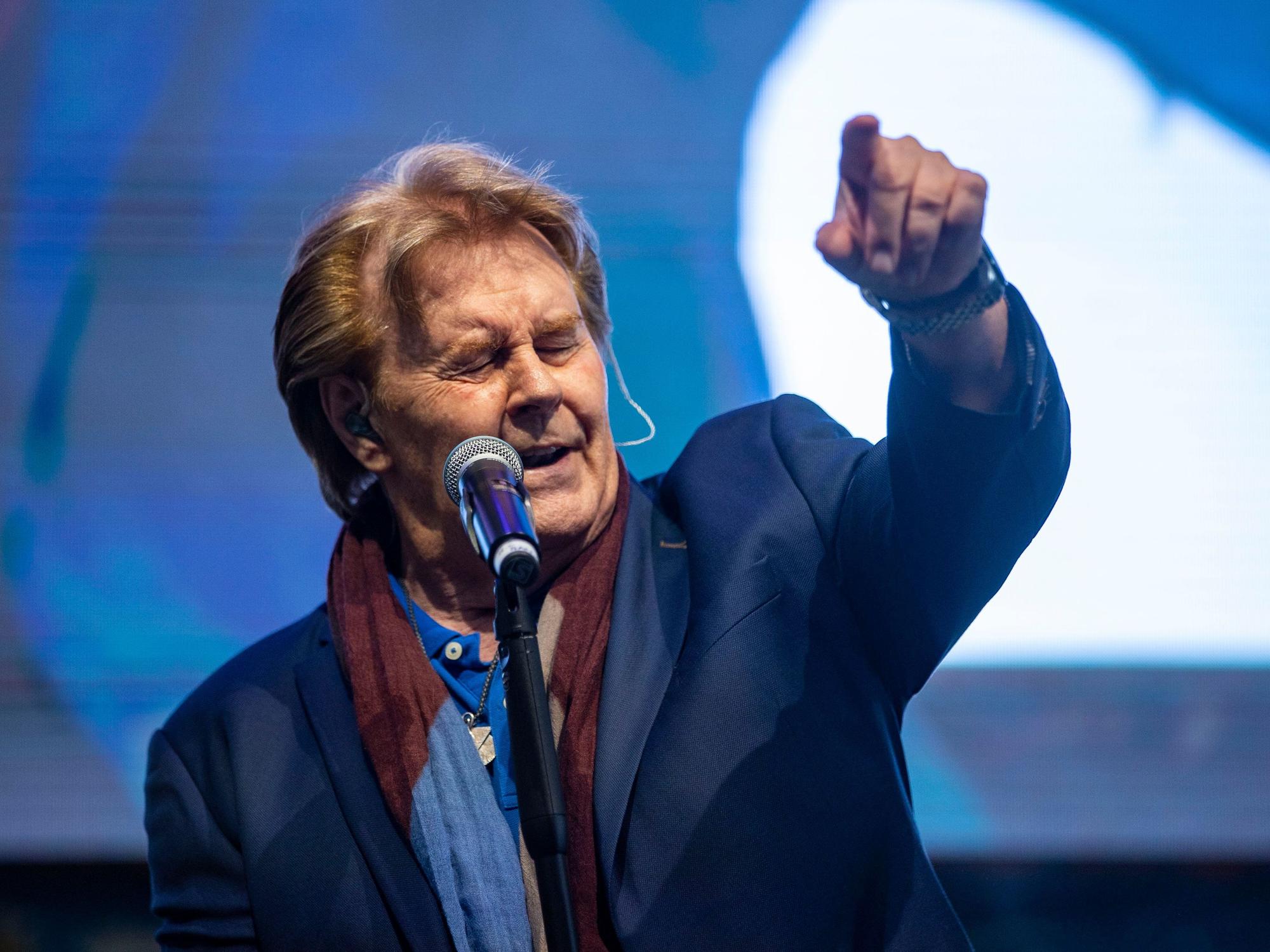 Howard Carpendale tritt im August 2022 bei der Eröffnungsfeier der Cranger Kirmes auf.