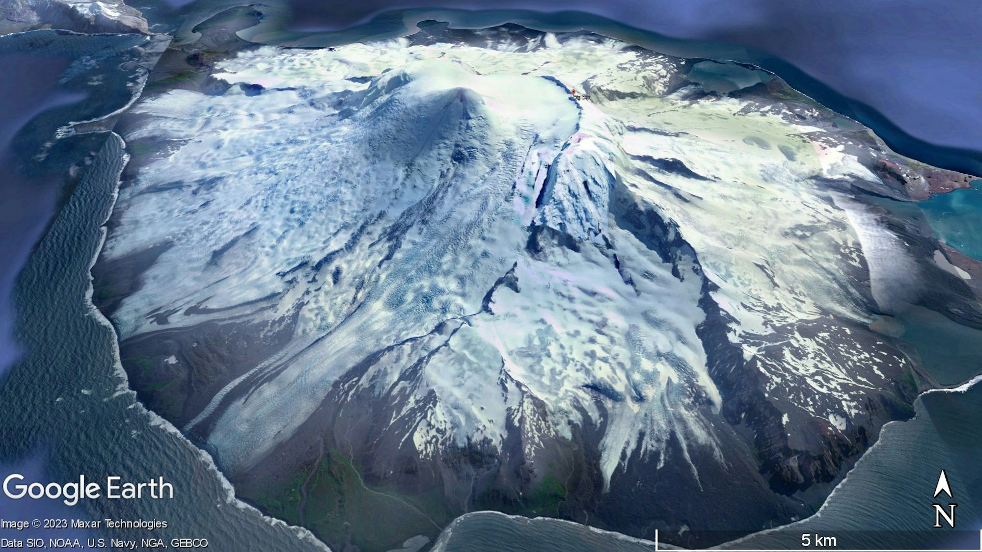 Blick auf die Insel Heard im südlichen Indischen Ozean, etwa 1500 Kilometer nördlich der Ostantarktis, mit seinem Vulkan Big Ben.