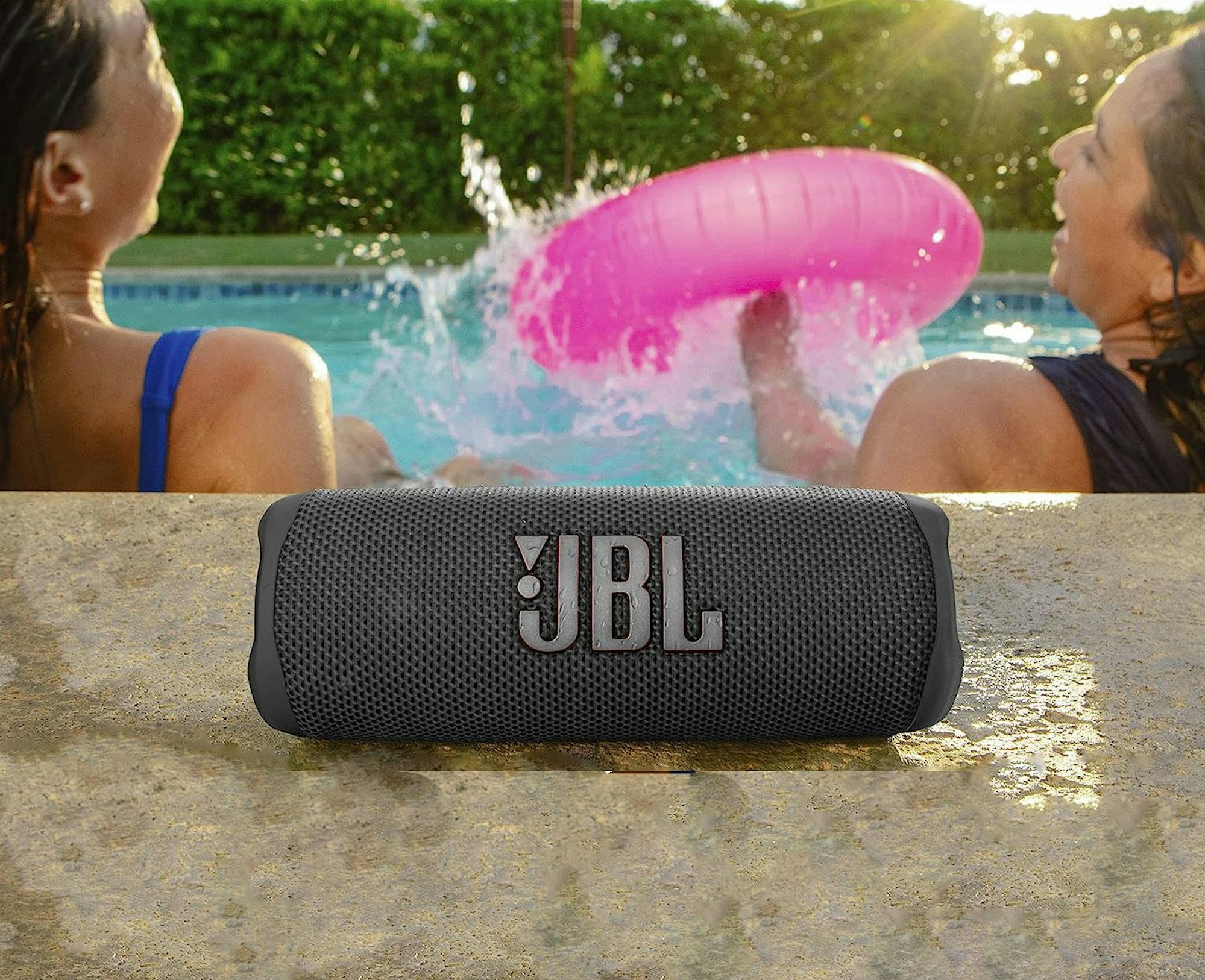 JBL Box vor Pool