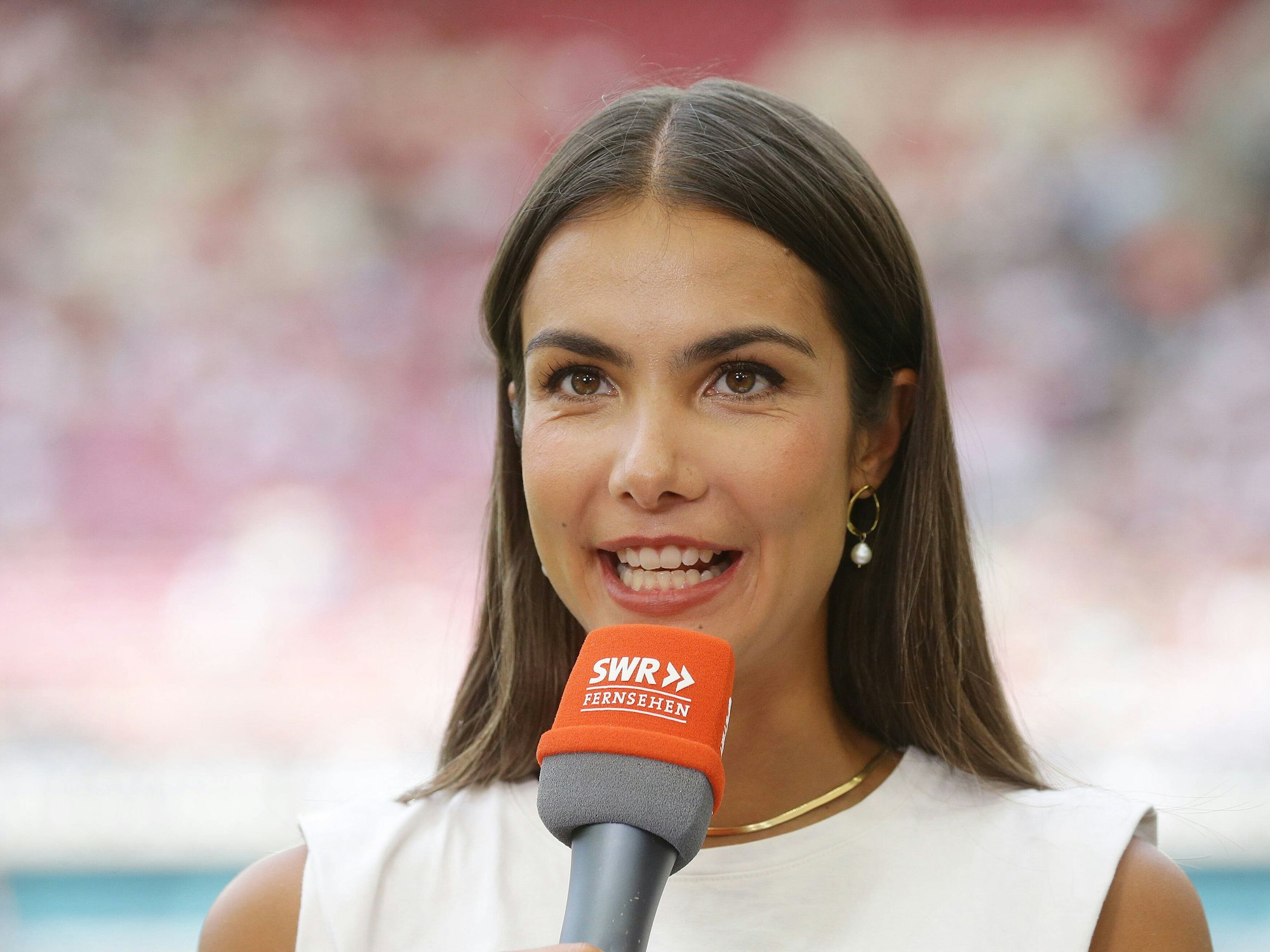 Lea Wagner in Aktion als Moderatorin.