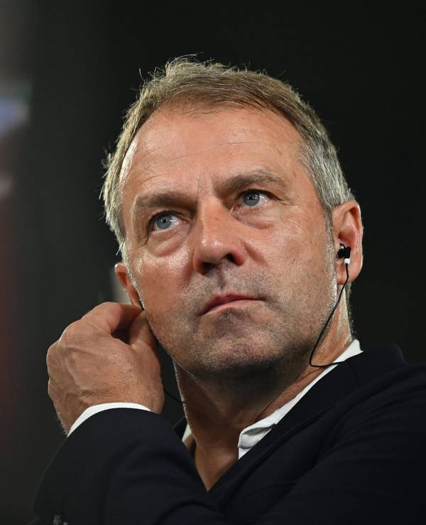 Deutschlands Bundestrainer Hansi Flick spricht nach dem Spiel gegen Kolumbien.