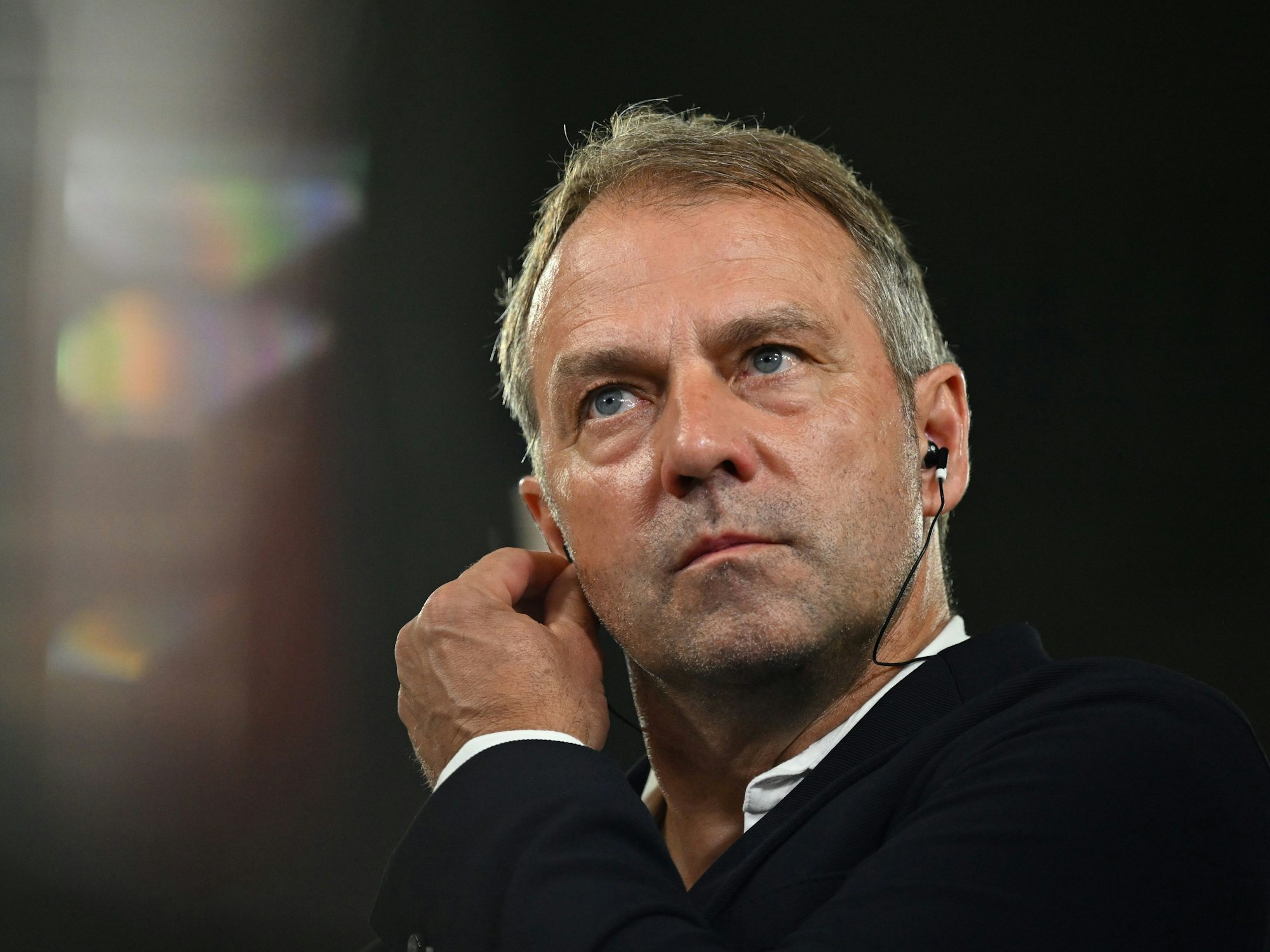 Deutschlands Bundestrainer Hansi Flick spricht nach dem Spiel gegen Kolumbien.